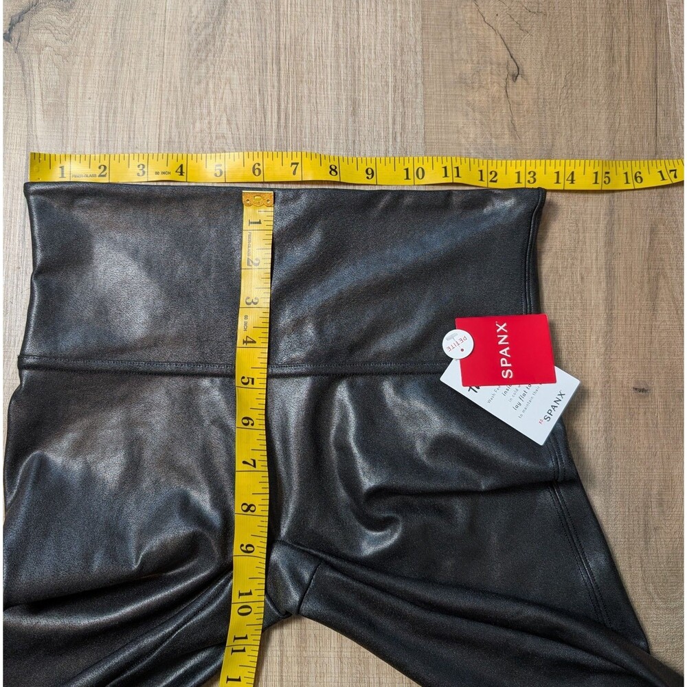 NWT Spanx Size M Petite Faux Leather Legging Black Pull On Compression 98$ - Picture 11 of 12